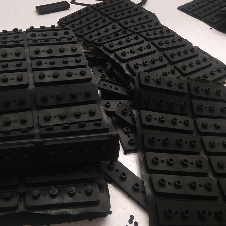 定制硅膠蓋只需要開(kāi)大模嗎？